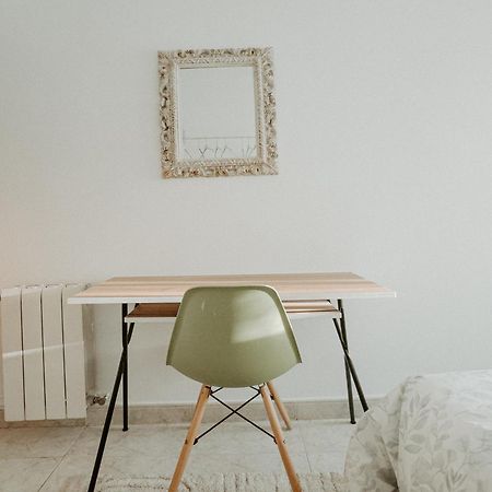Charming Rooms In Shared Apartment Near Camp Nou برشلونة الغرفة الصورة