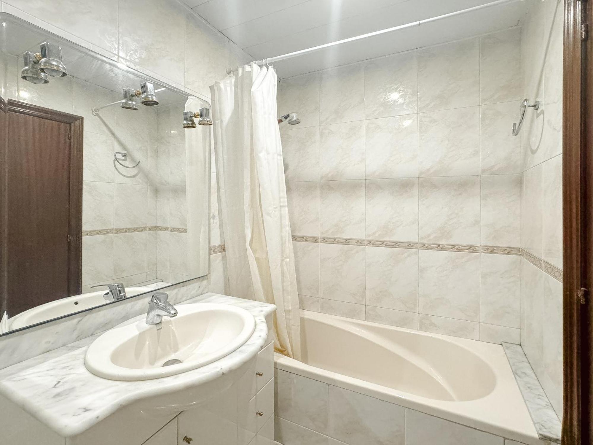 Charming Rooms In Shared Apartment Near Camp Nou برشلونة المظهر الخارجي الصورة
