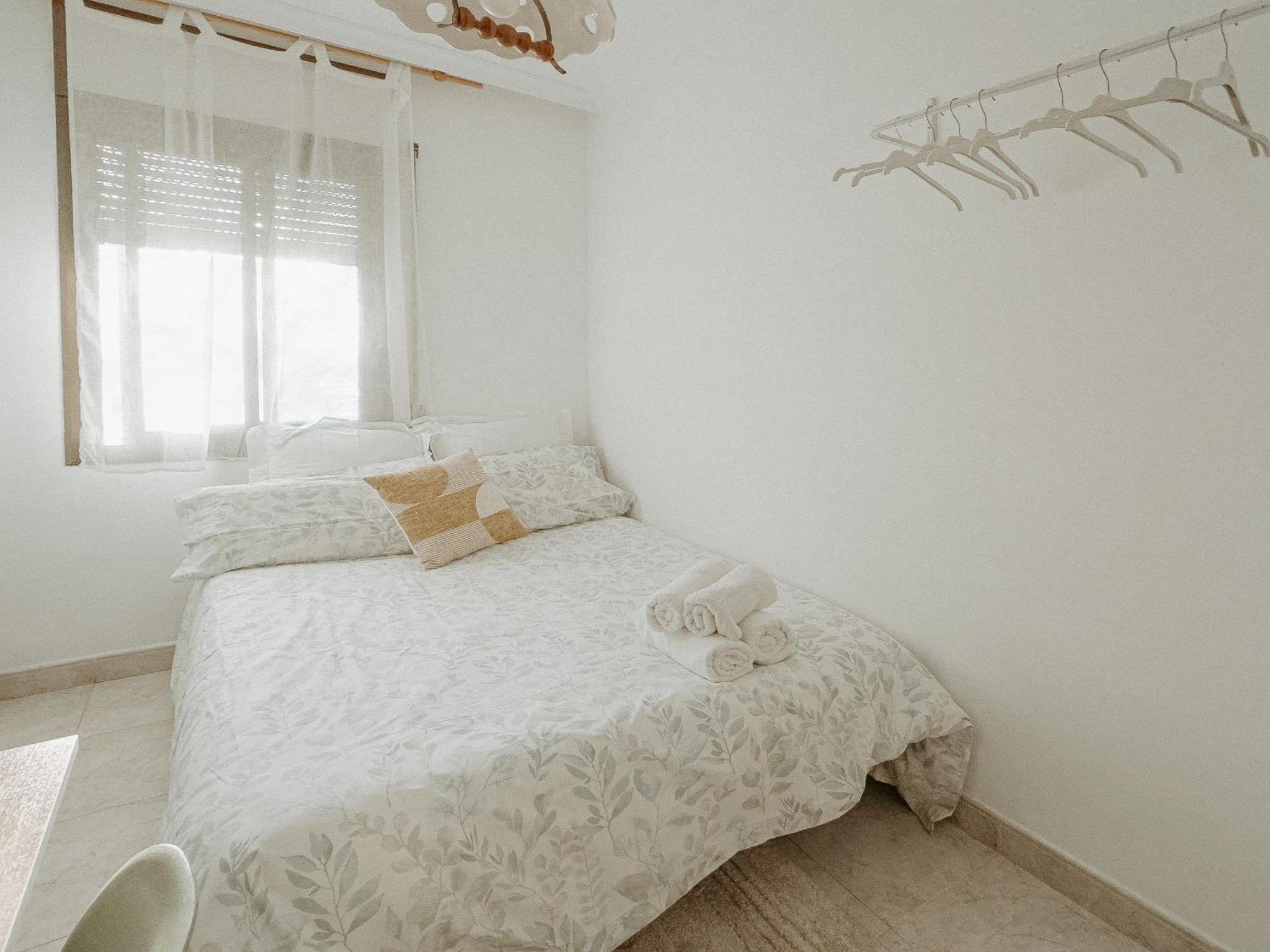 Charming Rooms In Shared Apartment Near Camp Nou برشلونة الغرفة الصورة