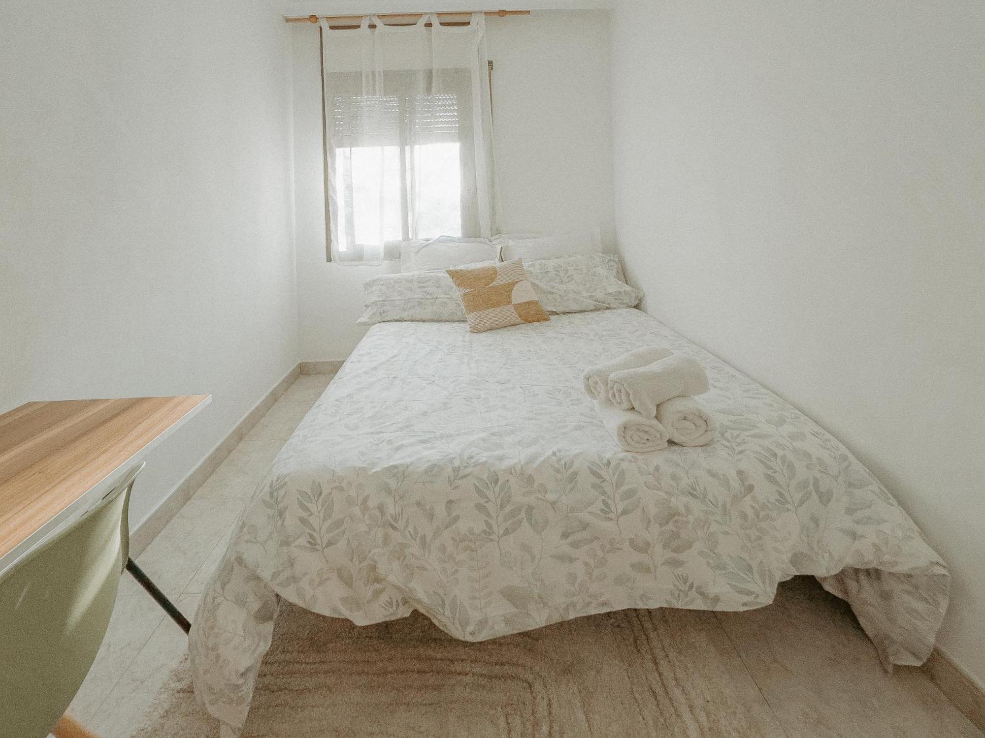 Charming Rooms In Shared Apartment Near Camp Nou برشلونة الغرفة الصورة