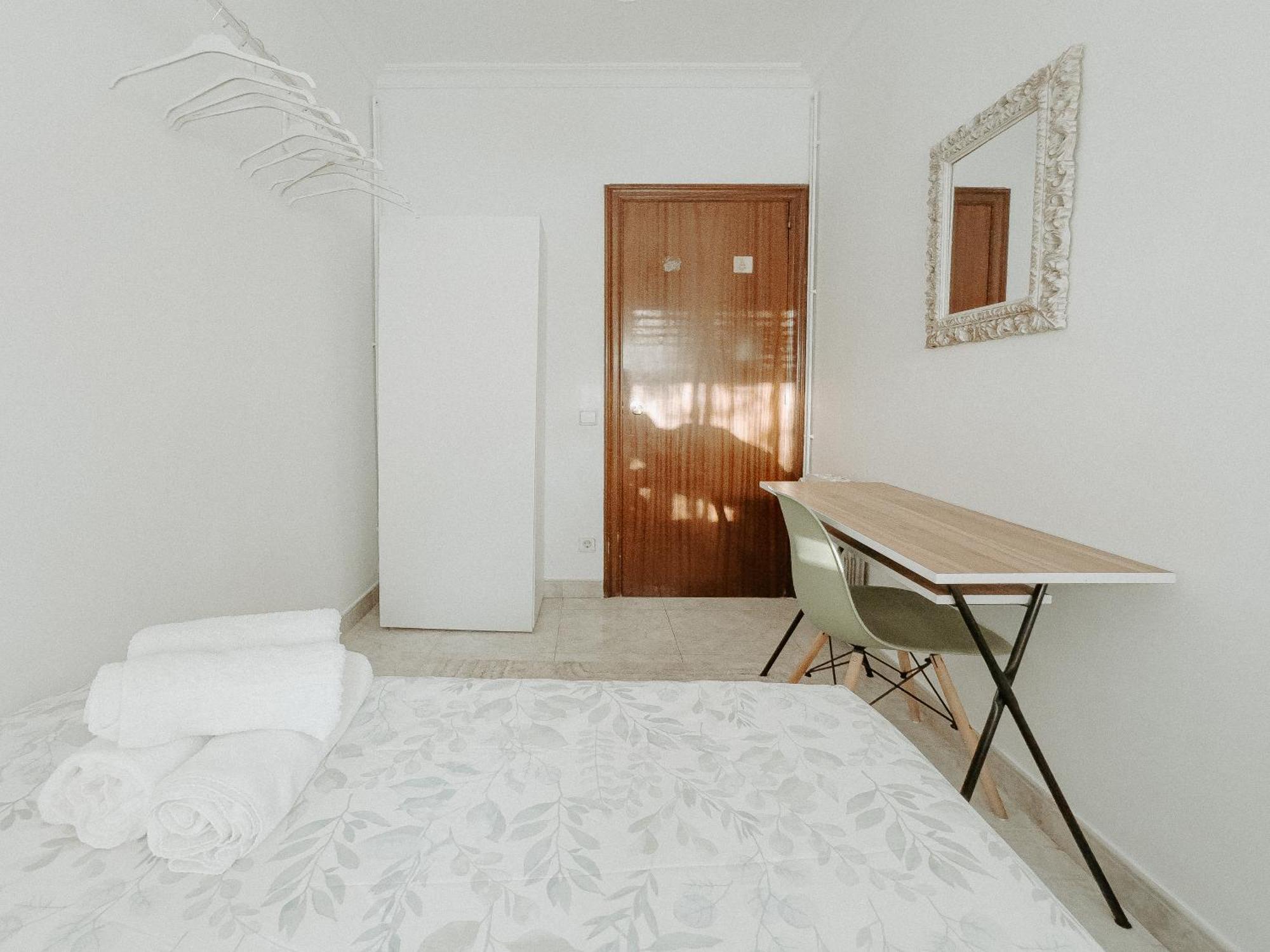 Charming Rooms In Shared Apartment Near Camp Nou برشلونة الغرفة الصورة