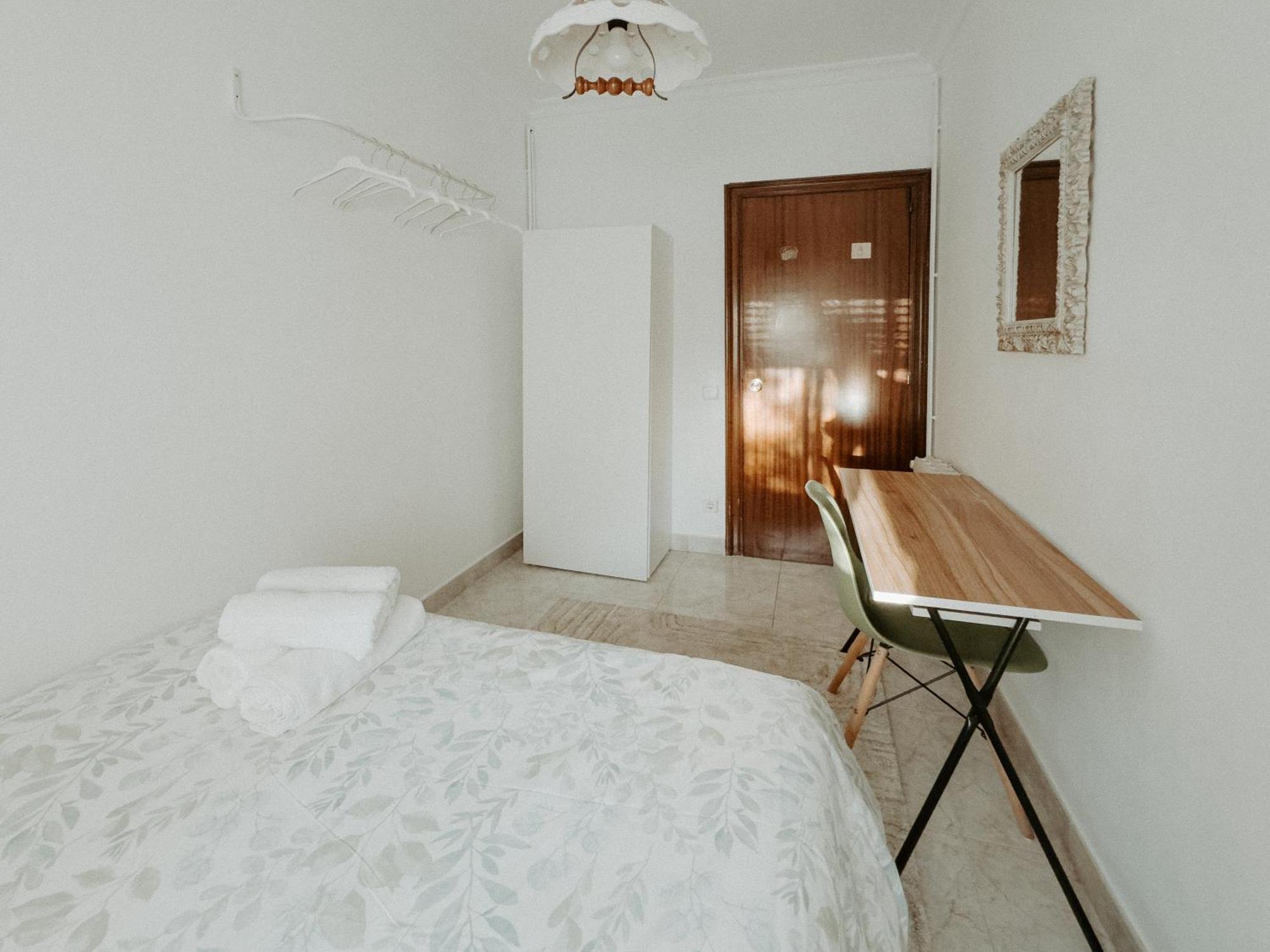 Charming Rooms In Shared Apartment Near Camp Nou برشلونة الغرفة الصورة